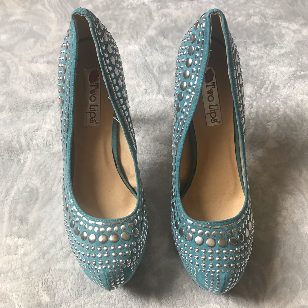 Two Lips Platform Pumps - Picture 2 of 3